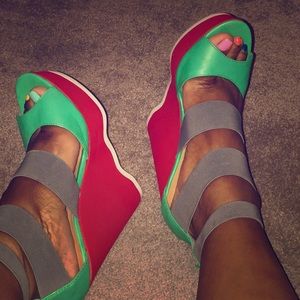 Color block wedges